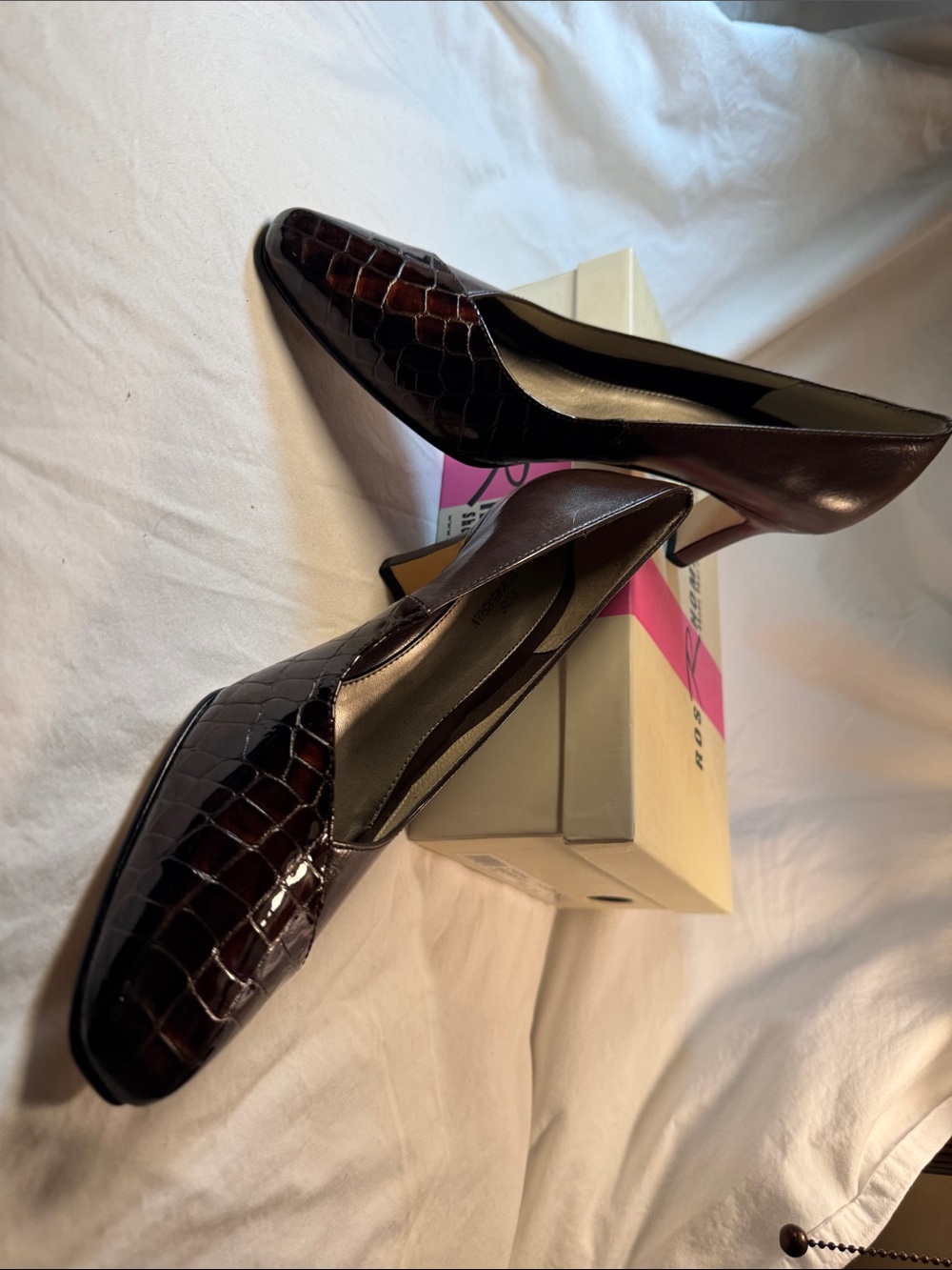 New Women's Dark Brown Croc-Embossed Leather Pumps size 11N